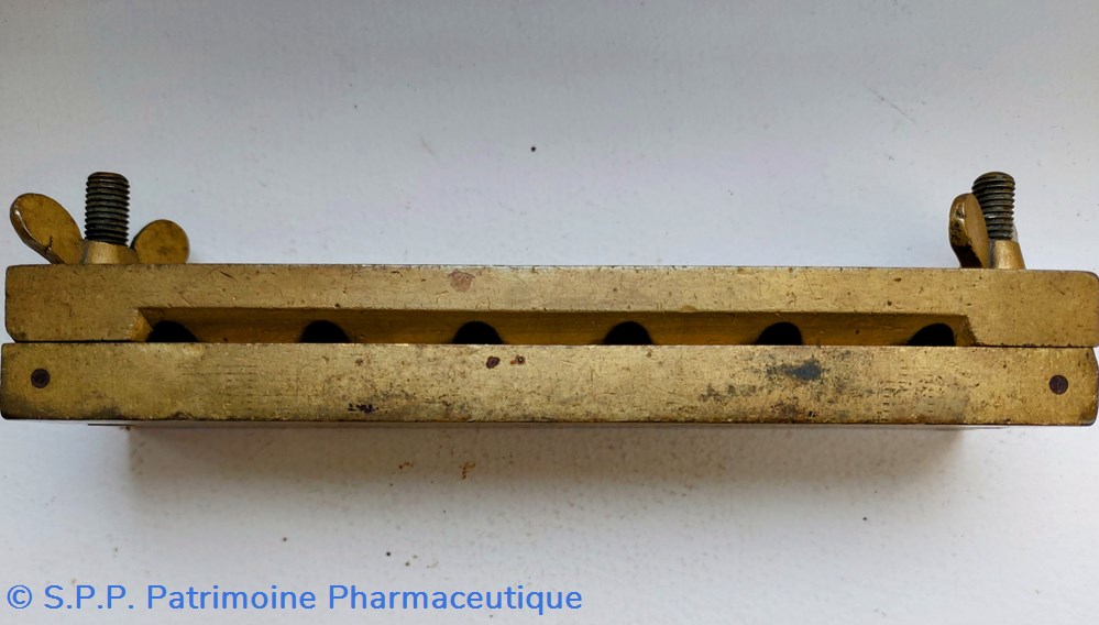 Moule en laiton 6 gros ovules science pharmacie moule en laiton 6 gros ovules