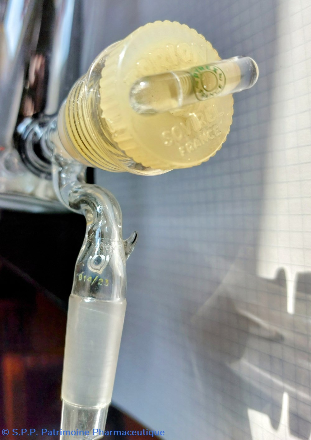 Dispositif de laboratoire en verre 7 science pharmacie dispositif de laboratoire en verre