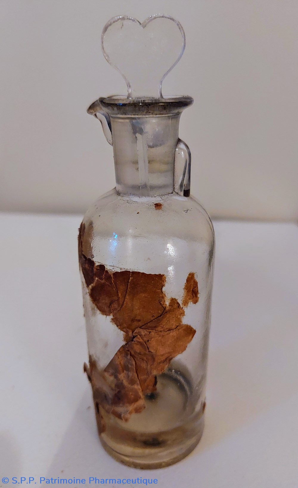science pharmacie flacon a bec verseur en verre blanc