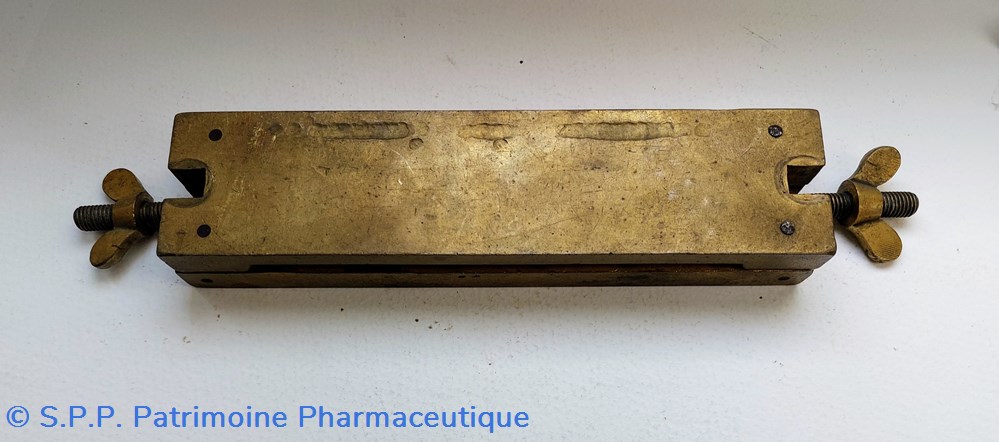Moule en laiton 6 gros ovules 3 science pharmacie moule en laiton 6 gros ovules