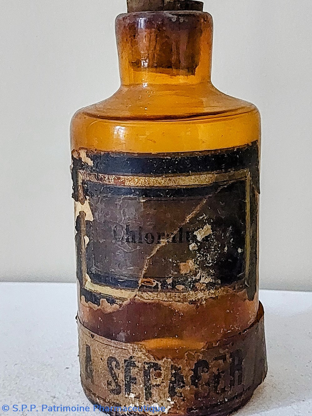 science pharmacie chloral flacon en verre ambre