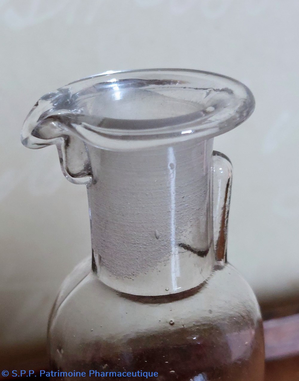 science pharmacie 8 flacon cylindrique avec un bec verseur et une anse