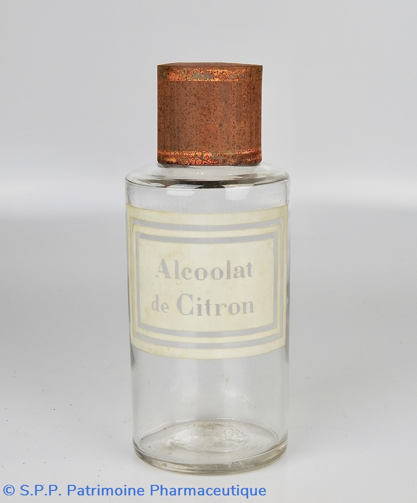 Flacon en verre petit modèle étiquette blanche Pharmacie RAVASSE 4 science flacon en verre petit modele etiquette blanche pharmacie ravasse