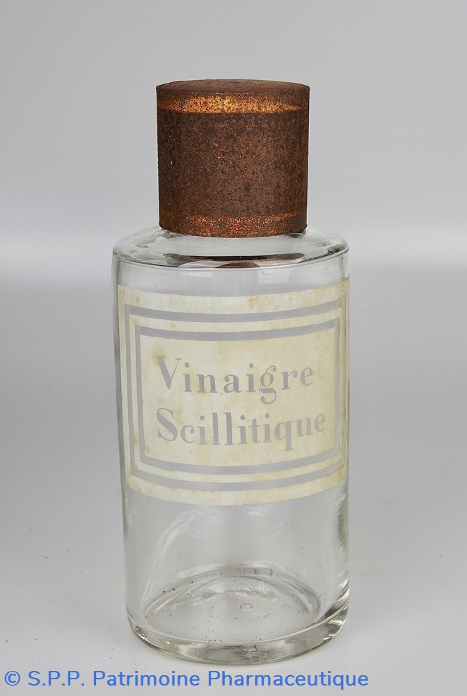 Flacon en verre petit modèle étiquette blanche Pharmacie RAVASSE 4 science flacon en verre petit modele etiquette blanche pharmacie ravasse