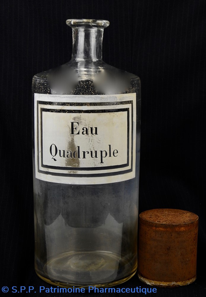 Flacon en verre très grand modèle étiquette blanche Pharmacie RAVASSE 3 science flacon en verre tres grand modele etiquette blanche pharmacie ravasse