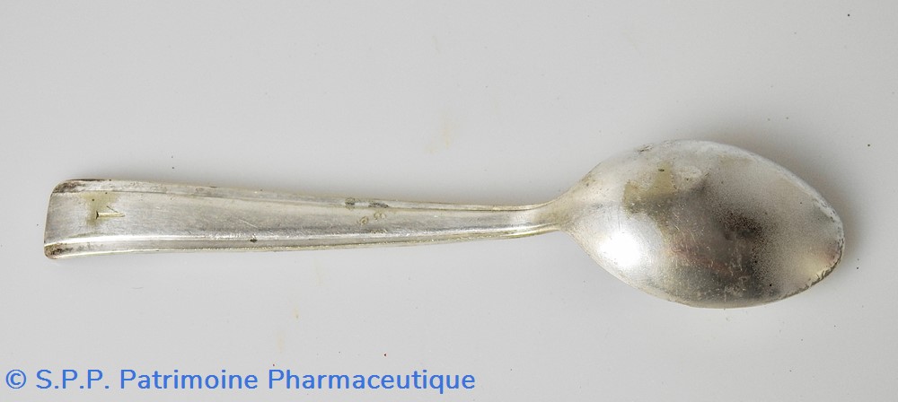 science pharmacie cuillere a potion pour malades