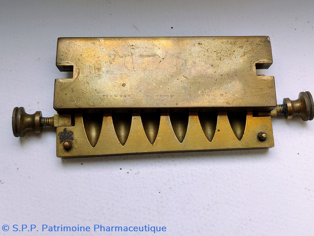Moule en laiton 6 suppositoires 683- 4 Gr 6 science pharmacie moule en laiton 6 suppositoires 683 4 gr