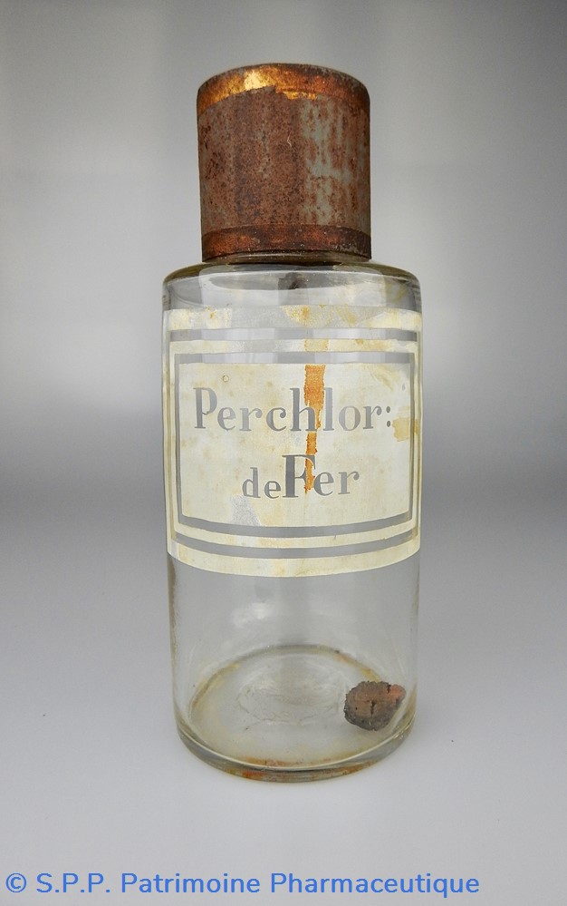 Flacon en verre petit modèle étiquette blanche Pharmacie RAVASSE 4 science flacon en verre petit modele etiquette blanche pharmacie ravasse