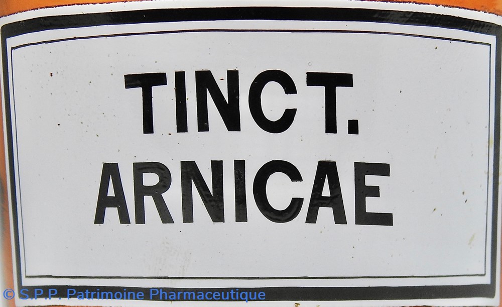 Flacon de pharmacie en verre ambré moyen modèle à étiquette blanche et noire 2 science flacon de pharmacie en verre ambre moyen modele a etiquette blanche et noire