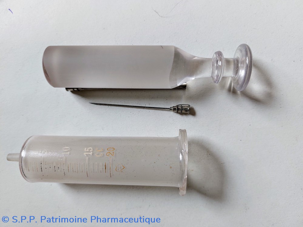 Seringue 0 à 20 Cc dans boîtier métal 3 science pharmacie seringue 0 a 20 cc dans boitier metal