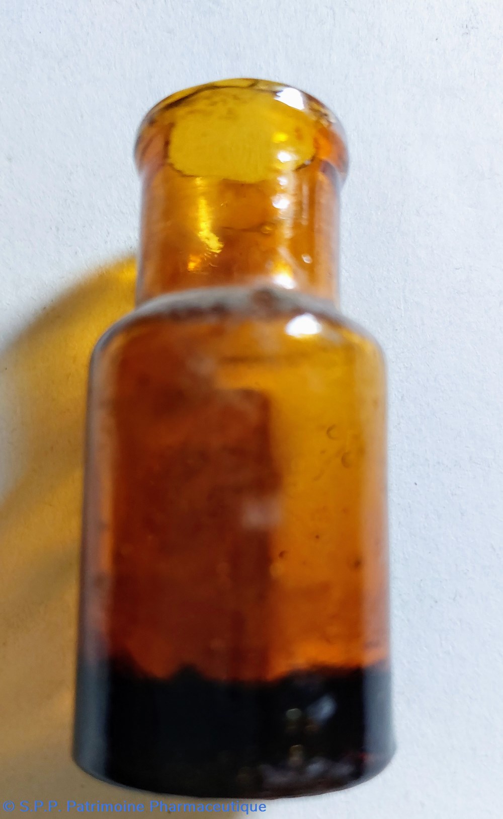 5 - Petit flacon en verre ambré 5 science pharmacie 5 petit flacon en verre ambre