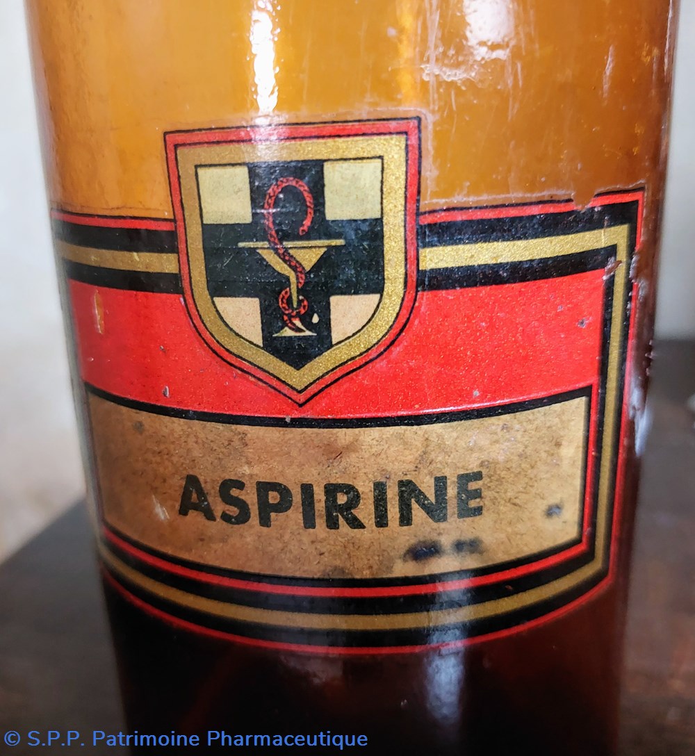 science pharmacie etiquette rouge aspirine