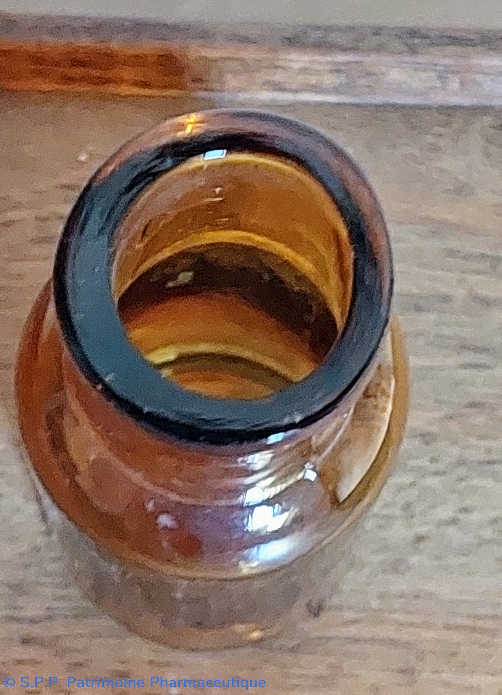 science pharmacie 9 flacon cylindrique en verre ambre