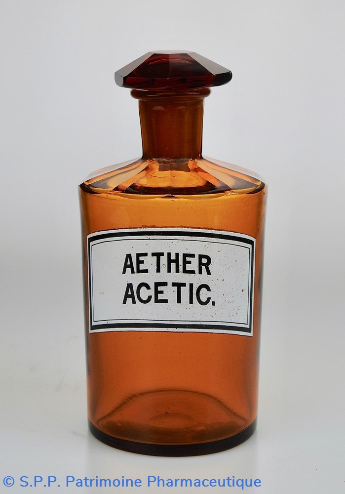 Flacon de pharmacie en verre ambré moyen modèle à étiquette blanche et noire science flacon de pharmacie en verre ambre moyen modele a etiquette blanche et noire