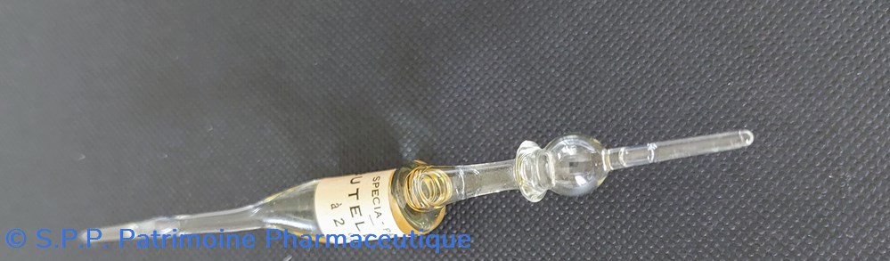 science butelline a 2 ampoule de forme originale