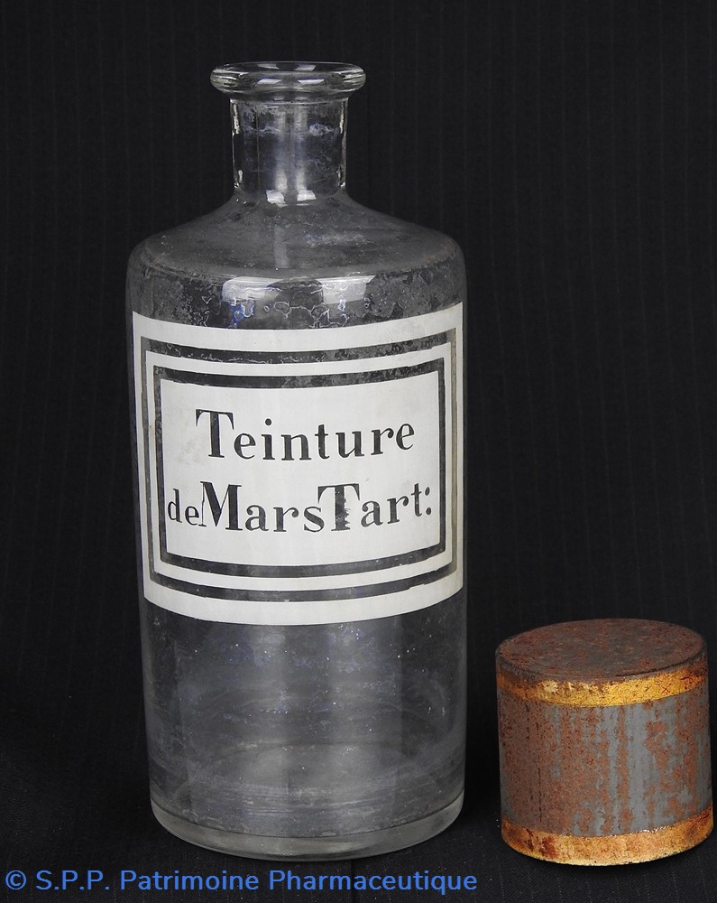 Flacon en verre petit modèle étiquette blanche Pharmacie RAVASSE 3 science flacon en verre petit modele etiquette blanche pharmacie ravasse