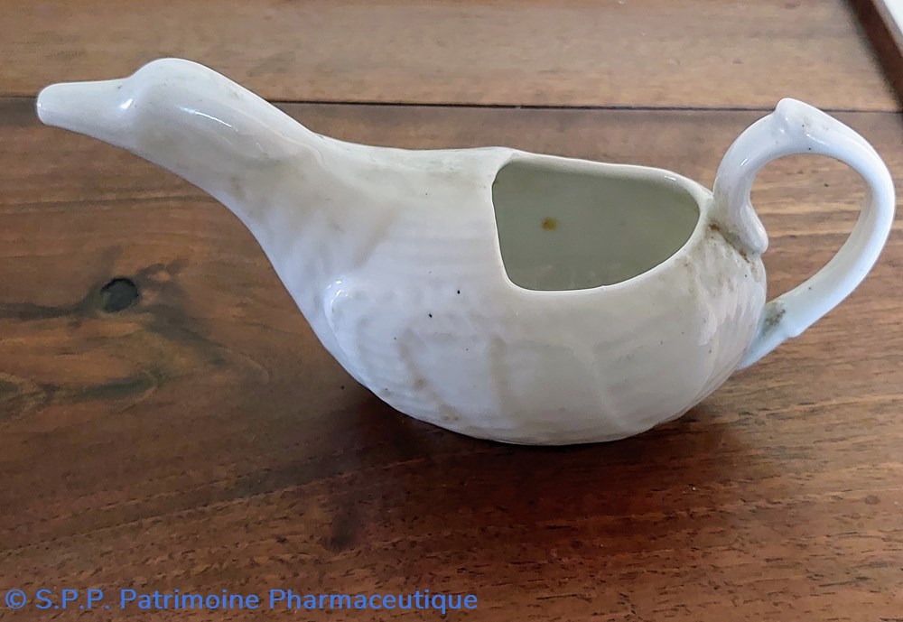 science pharmacie biberon de malade canard de malade