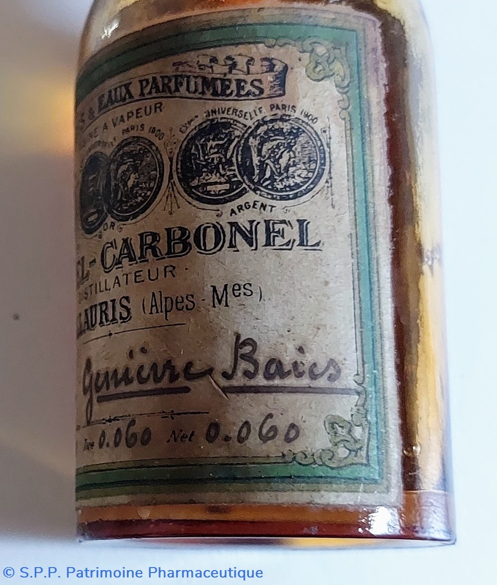 science pharmacie petite bouteille 9 5 essence genievre baies