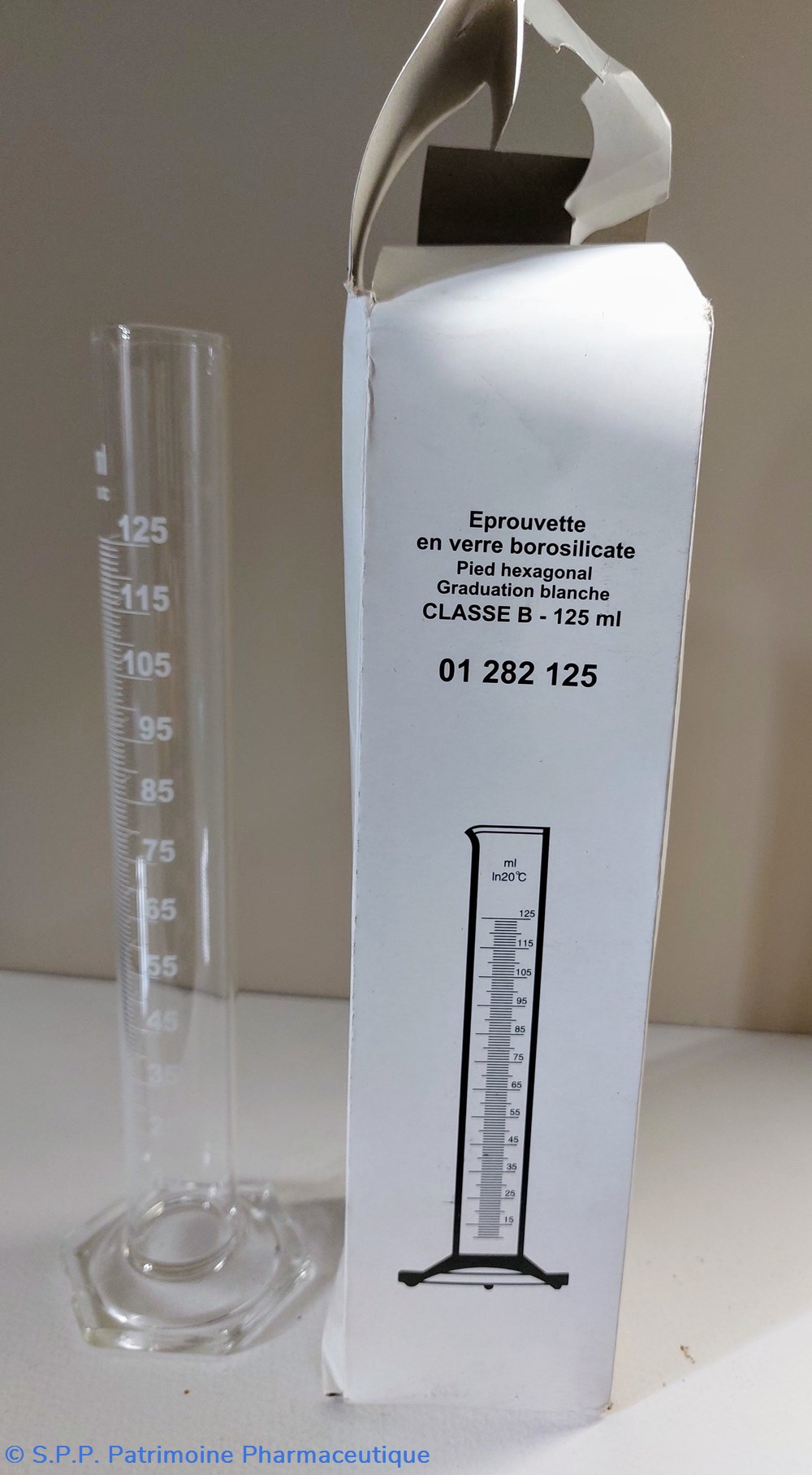 Éprouvette sur pied graduée 15 à 125 3 science pharmacie eprouvette sur pied graduee 15 a 125