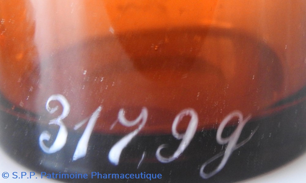Flacon de pharmacie en verre ambré à goulot large avec étiquette sans inscription 5 science flacon de pharmacie en verre ambre a goulot large avec etiquette sans inscription