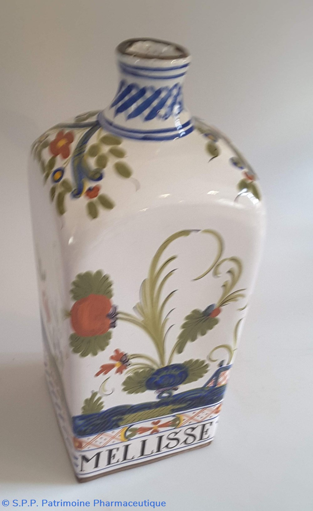 science pharmacie bouteille en faience melisse