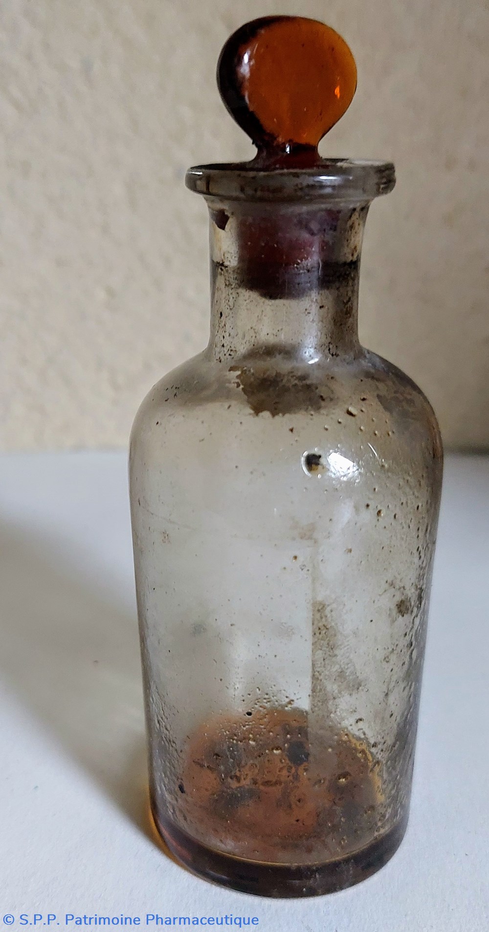 9.5 - Petit flacon en verre 5 science pharmacie 9 5 petit flacon en verre