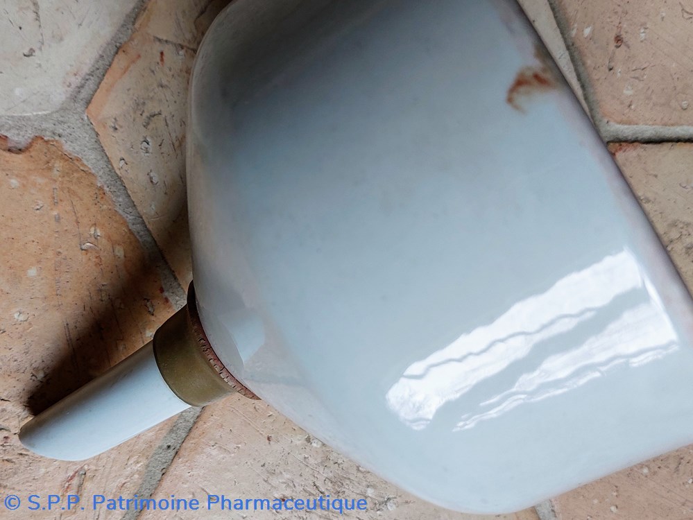 Entonnoir de filtration en porcelaine 7 science pharmacie entonnoir de filtration en porcelaine