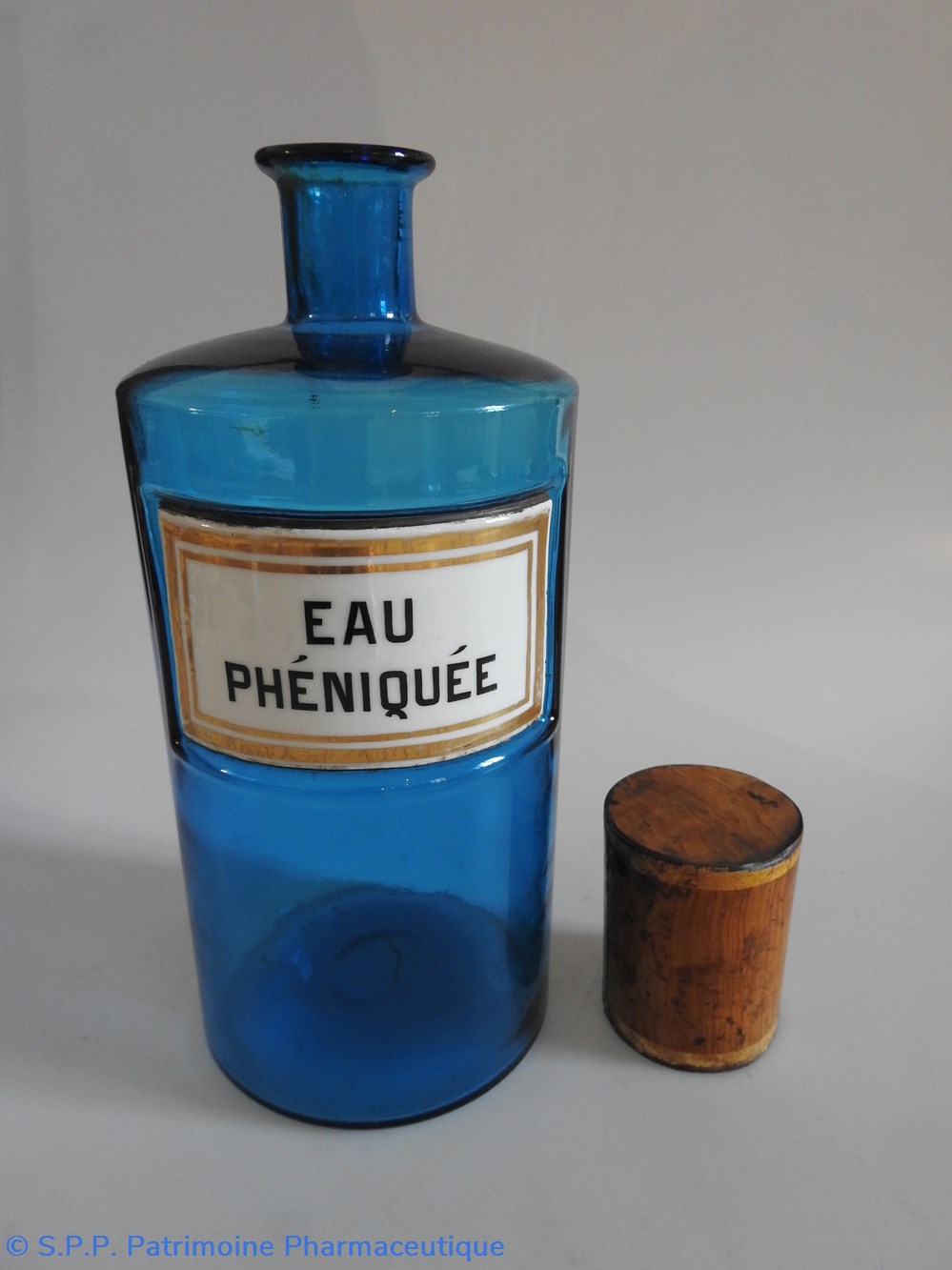 EAU PHÉNIQUÉE flacon G.M. 2 science pharmacie eau pheniquee flacon g m