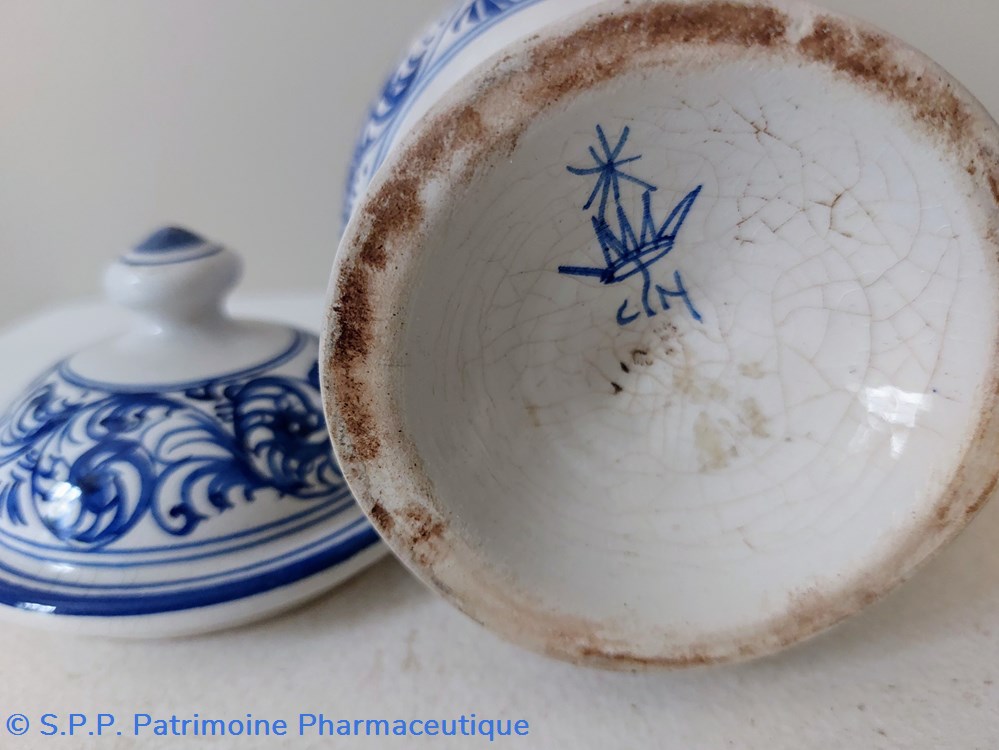 Pot canon couvert "PULVIS AD GUTTAM" 7 science pharmacie pot canon couvert pulvis ad guttam