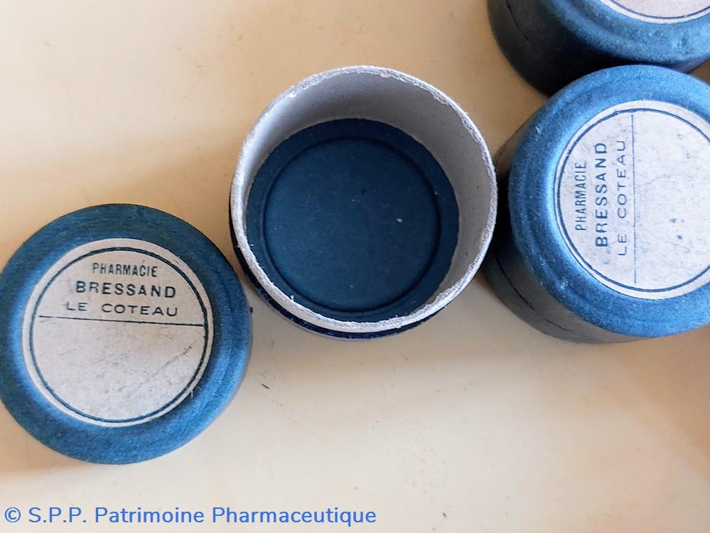 science pharmacie boites bressand non utilisees