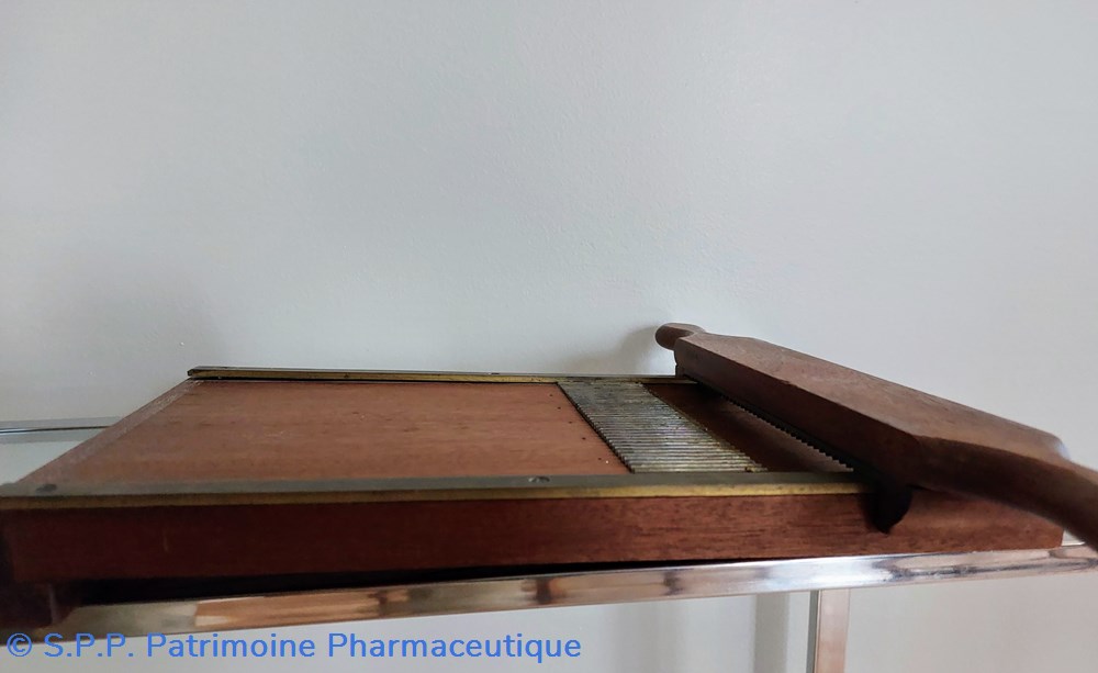 Pilulier ancien en bois et laiton 3 science pharmacie pilulier ancien en bois et laiton