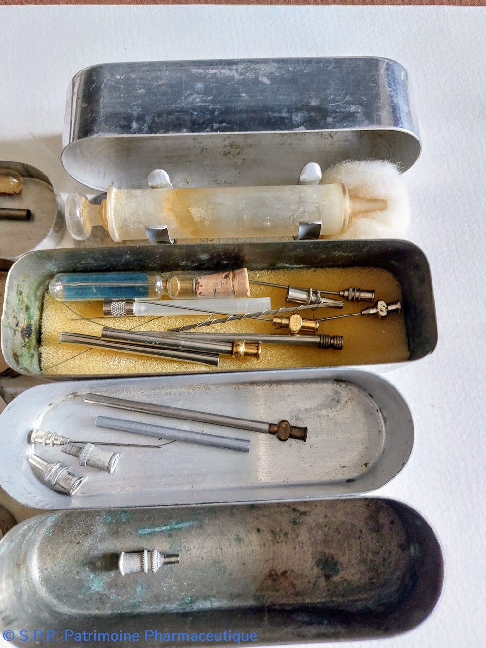 science pharmacie seringues et aiguilles hypodermiques