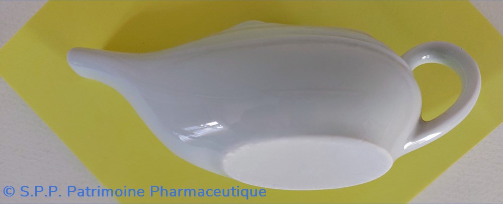 science pharmacie canard ou biberon de malade en porcelaine