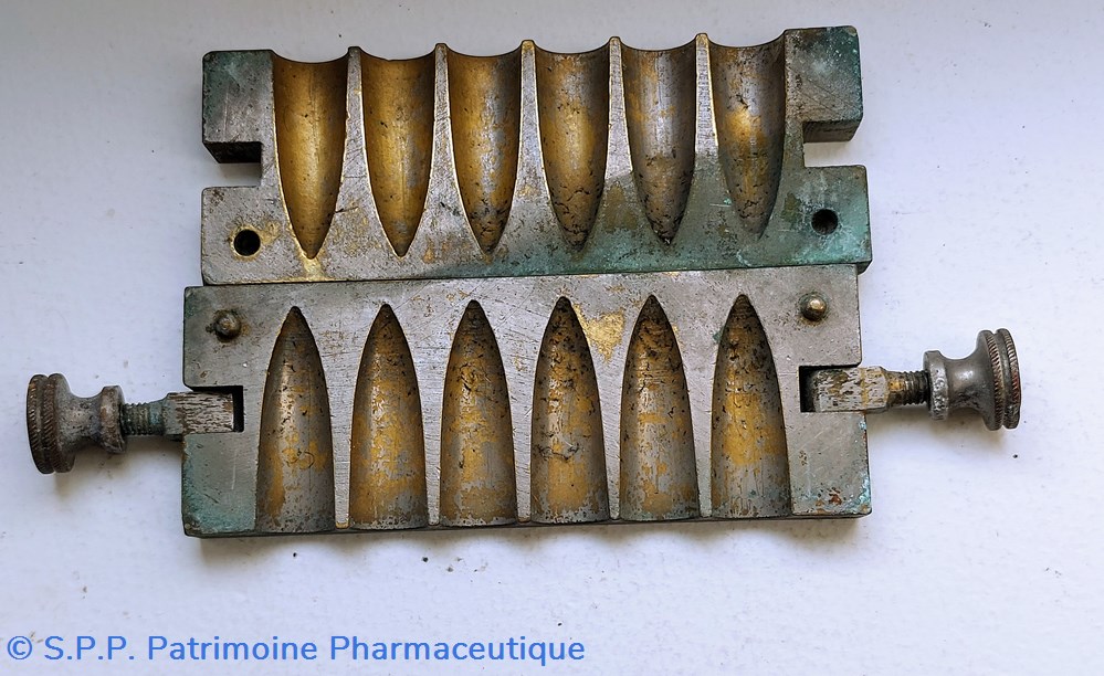 Moule en laiton 6 suppositoires 349 - 3 G 6 science pharmacie moule en laiton 6 suppositoires 349 3 g