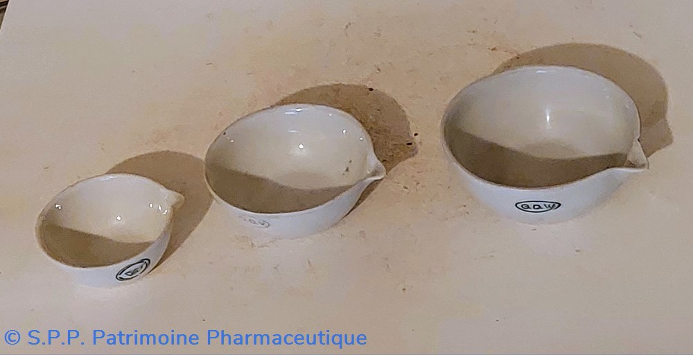 science pharmacie capsules evaporation coupelles de laboratoire porcelaine blanche