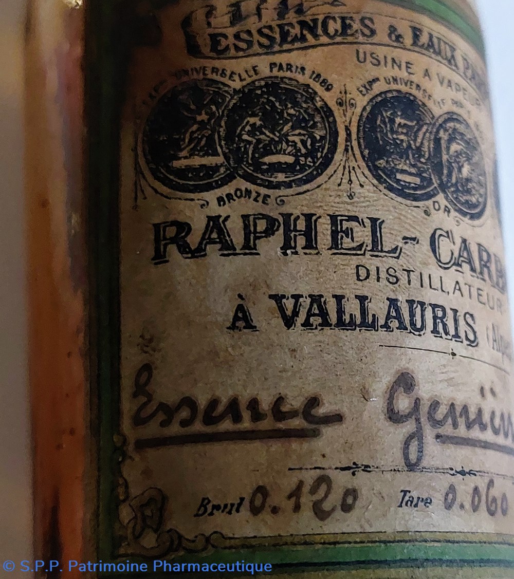science pharmacie petite bouteille 9 5 essence genievre baies