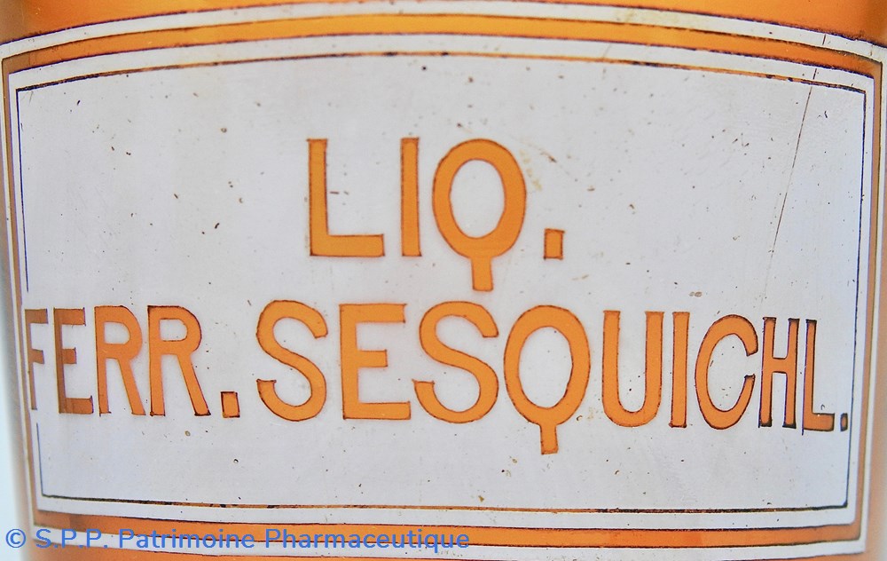 Flacon de pharmacie en verre ambré moyen modèle à étiquette blanche et transparente 2 science flacon de pharmacie en verre ambre moyen modele a etiquette blanche et transparente