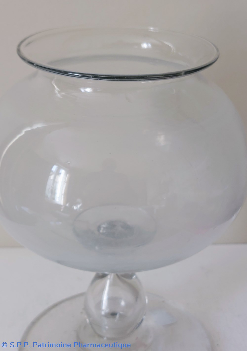 Vase à sangsues / Boule en verre sur pied 22 cm 6 science pharmacie vase a sangsues boule en verre sur pied 22 cm