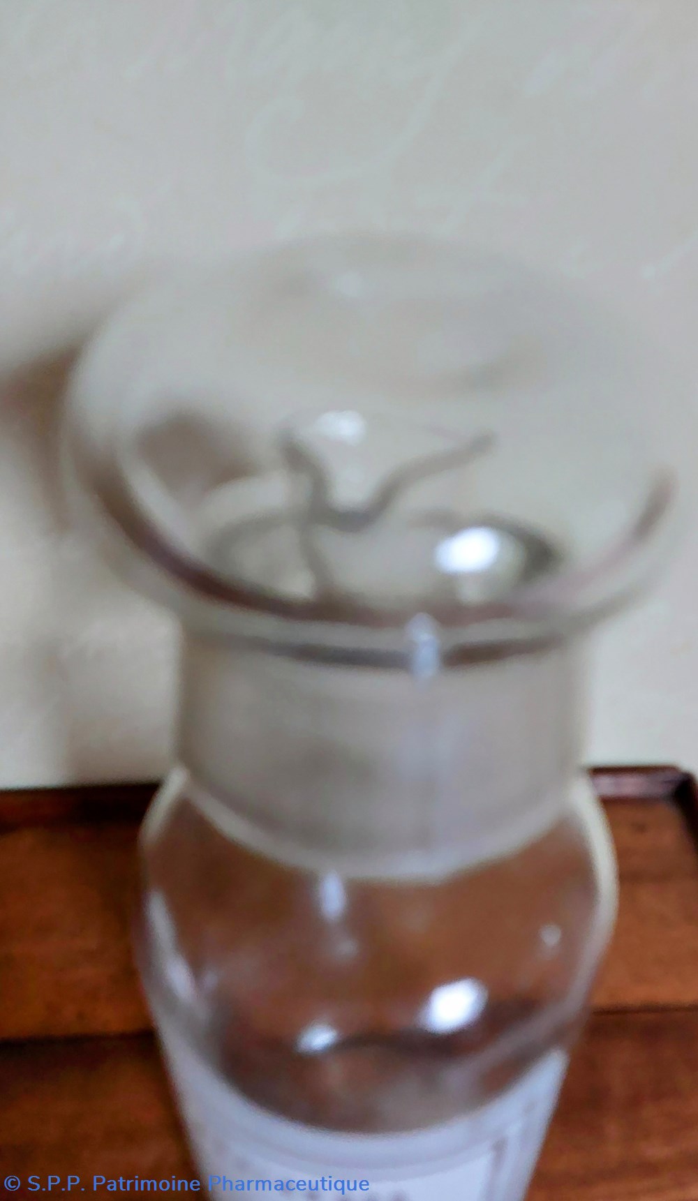 Bouteille verseuse en verre "Oleum Olivarum" 3 science pharmacie bouteille verseuse en verre oleum olivarum