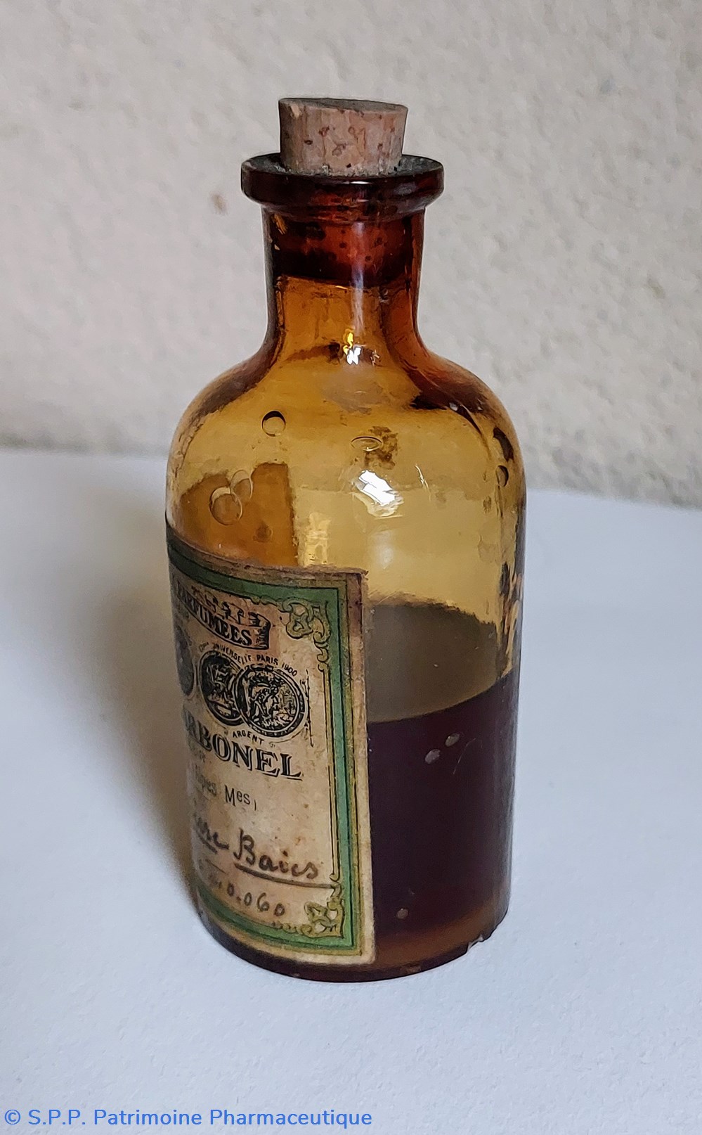 science pharmacie petite bouteille 9 5 essence genievre baies