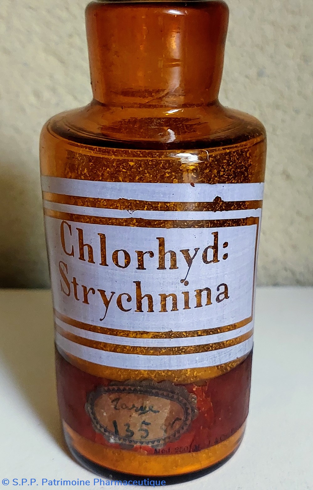 science pharmacie flacon en verre ambre 11 5 chlorhydras strychnicus