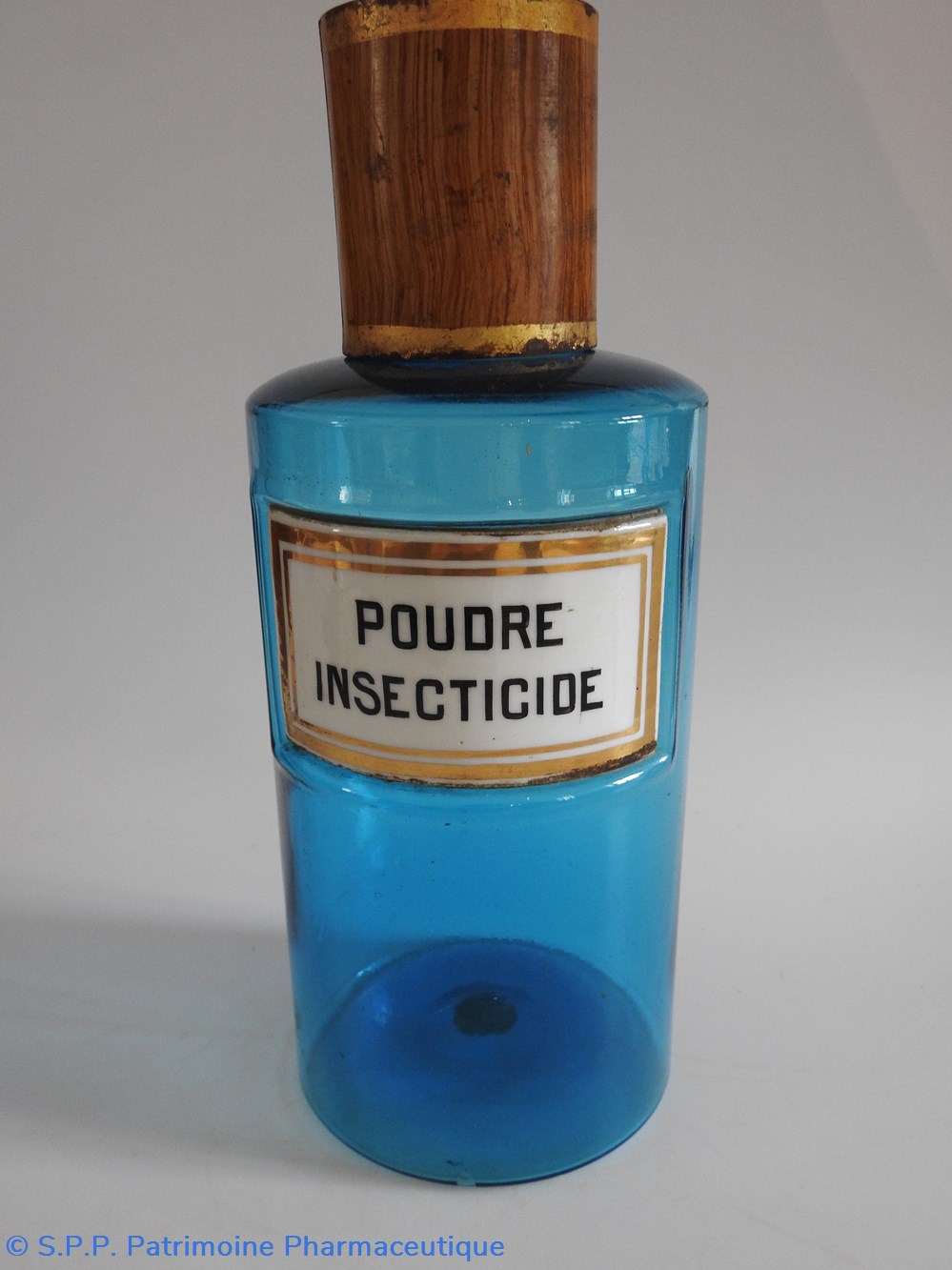 POUDRE INSECTICIDE flacon G.M. 2 science pharmacie poudre insecticide flacon g m