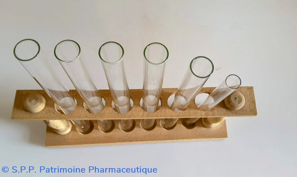 Portoir de tubes à essai garni de 6 tubes en verre 2 science pharmacie portoir de tubes a essai garni de 6 tubes en verre