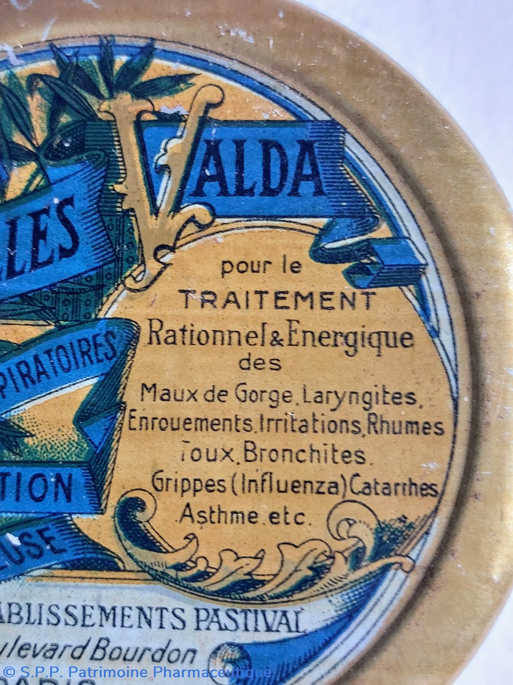 science pharmacie pastilles valda decor bleu et or