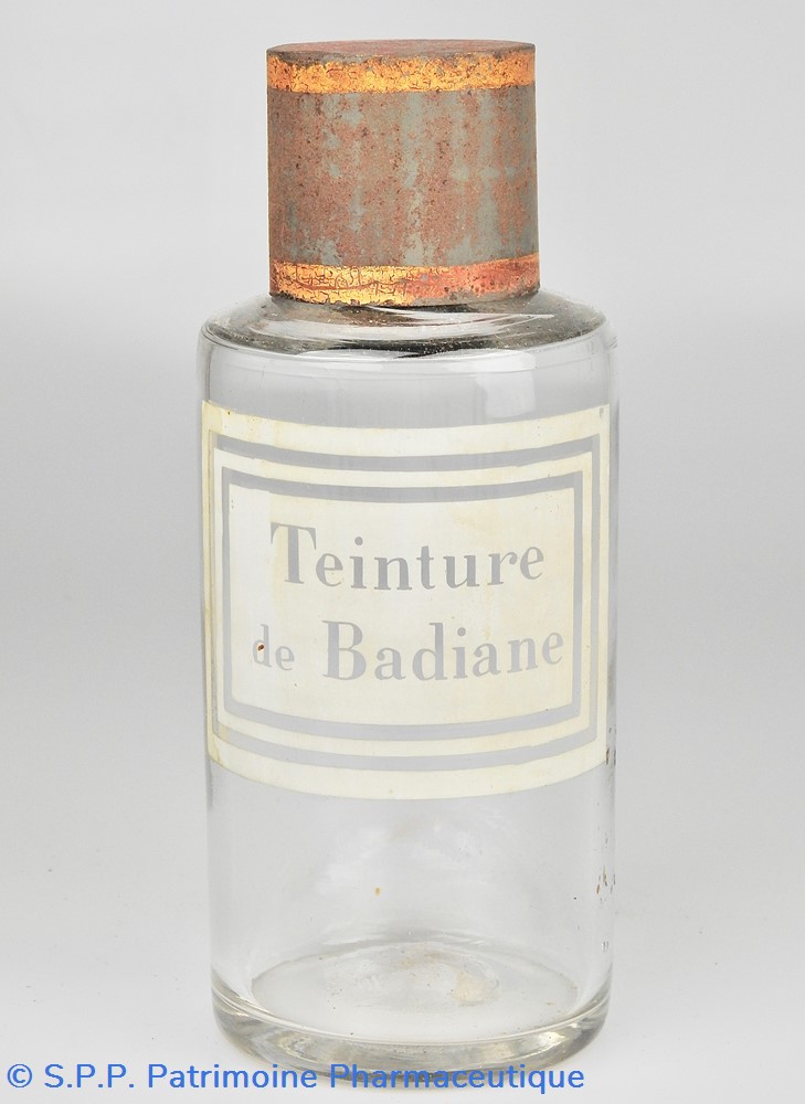 Flacon en verre petit modèle étiquette blanche Pharmacie RAVASSE 4 science flacon en verre petit modele etiquette blanche pharmacie ravasse
