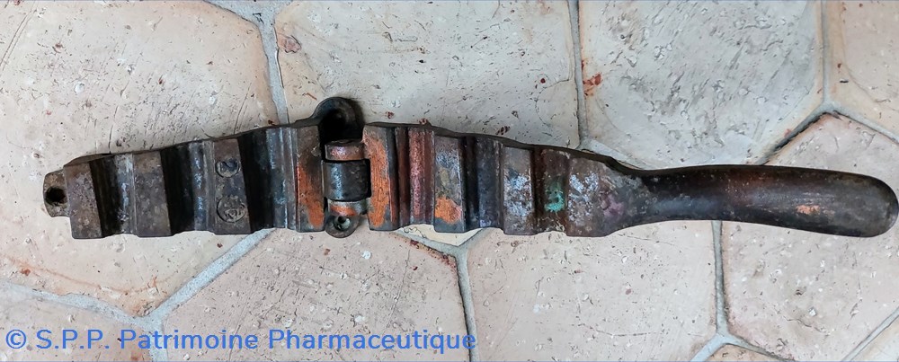 science pharmacie mache bouchons marque cf