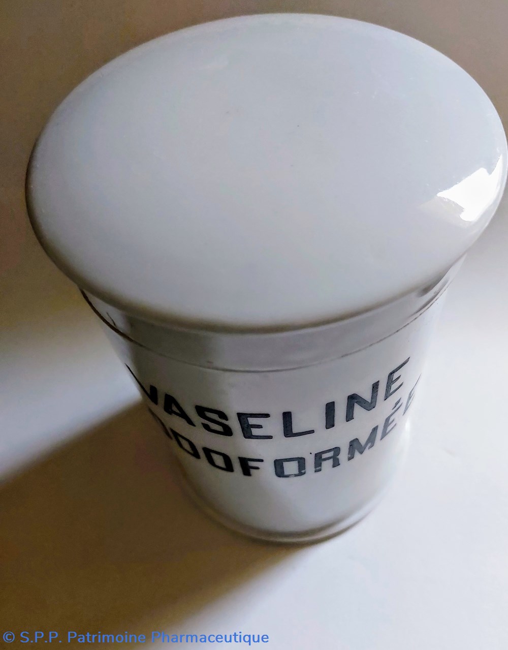 Vaseline Iodoformée - Pot de Pharmacie 3 science vaseline iodoformee pot de pharmacie