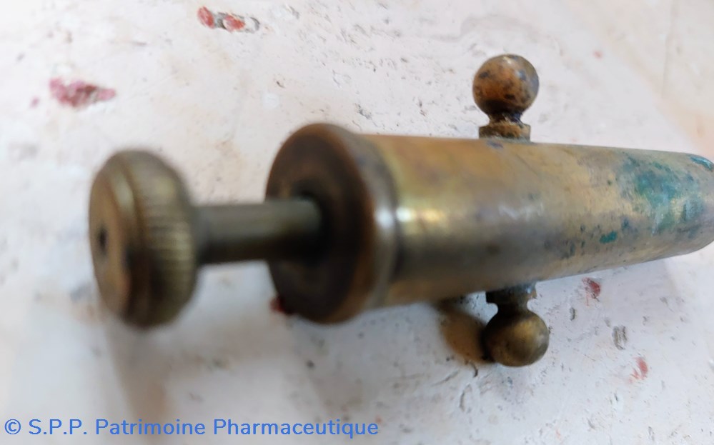 science pharmacie cacheteur en laiton