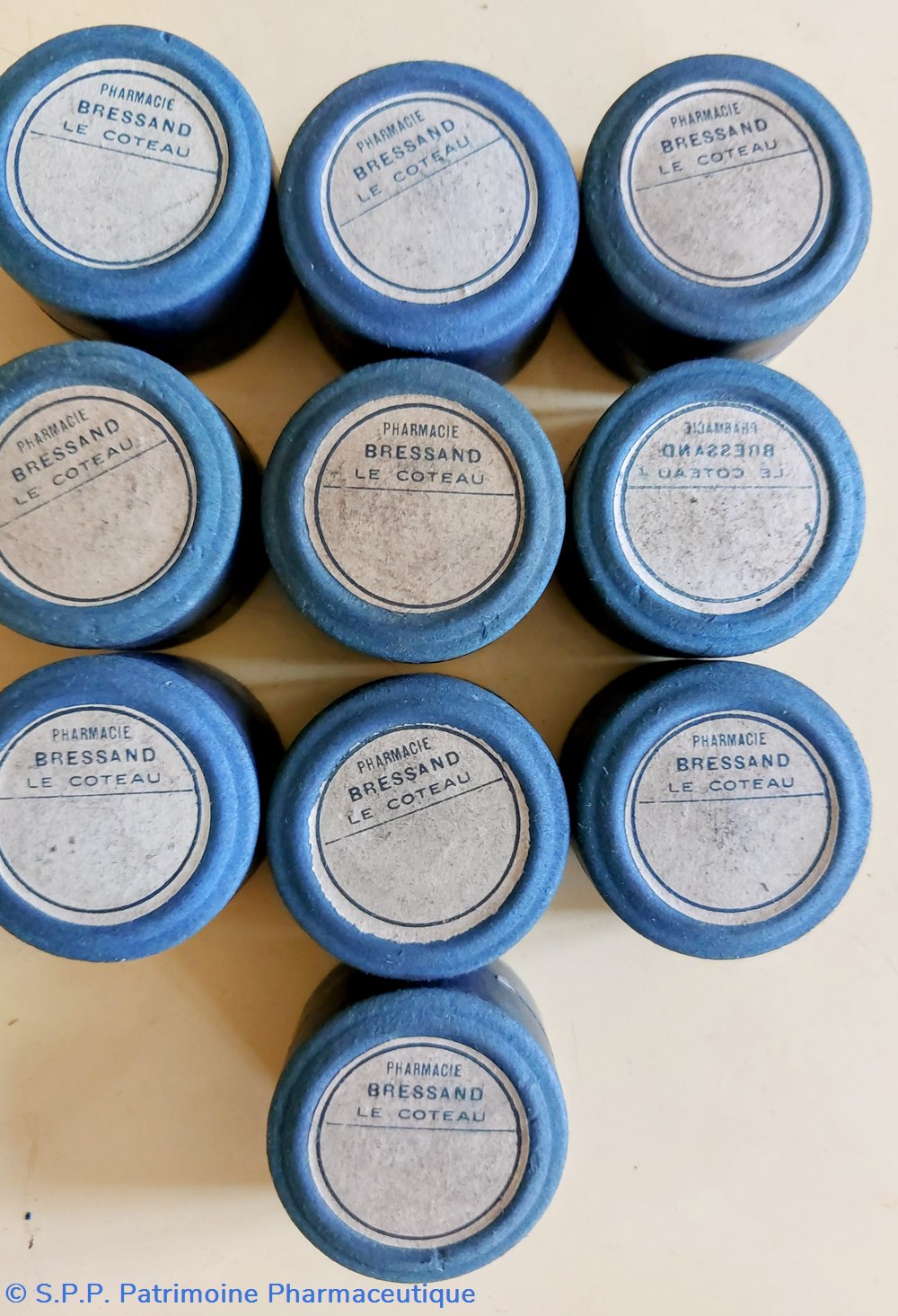 science pharmacie boites bressand non utilisees
