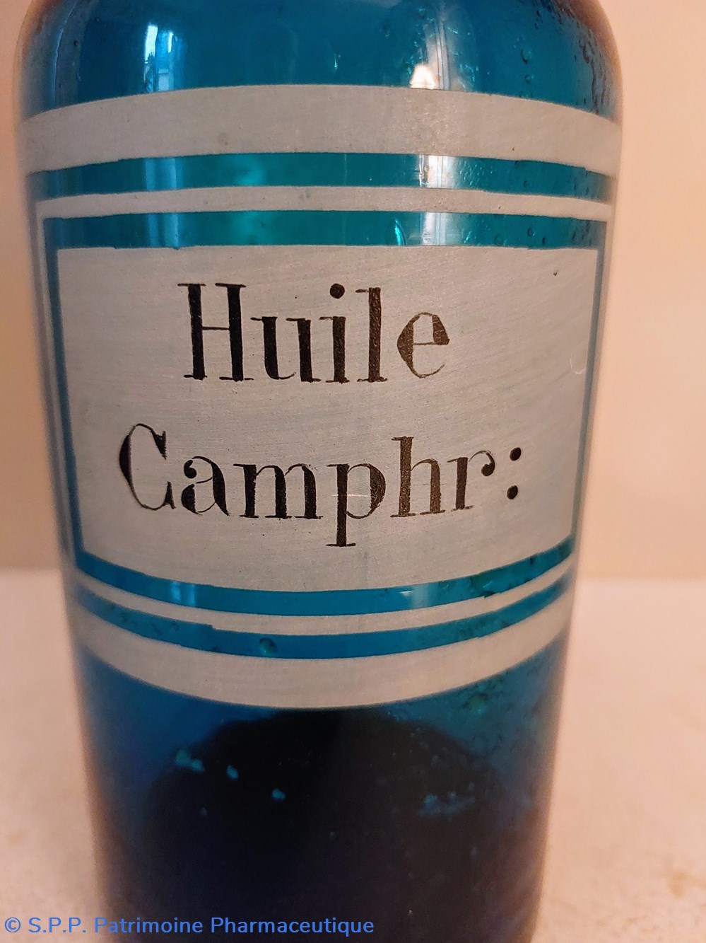 science pharmacie huile camphr flacon verseur verre bleu